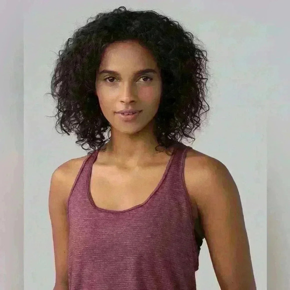 Lululemon 105 Singlet
Heathered Bordeaux Drama size 2 - Picture 2 of 10